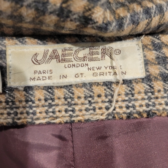 Vintage I. Magnin size s wool brown/black houndstooth pattern skirt. Small flaw - Picture 7 of 7